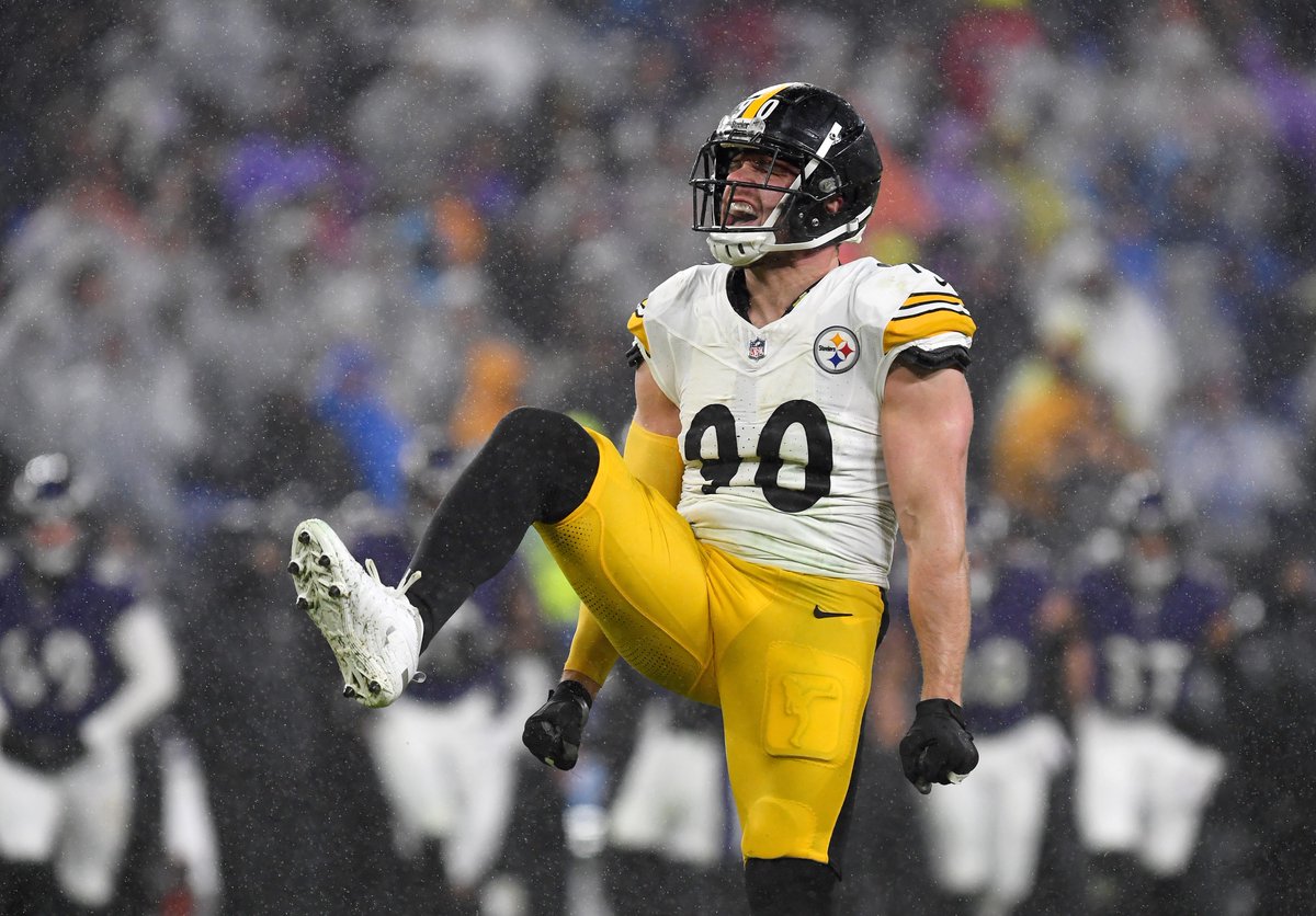 NFLonCBS's tweet image. T.J. Watt

2020: led NFL in sacks
2021: led NFL in sacks
2022: missed 7 games did not lead NFL in sacks
2023: leads NFL in sacks

He will become the FIRST PLAYER IN NFL HISTORY to lead the NFL in sacks in 3 separate seasons
