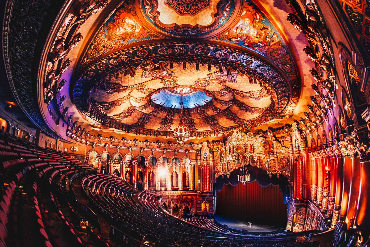 rawrallicarr's tweet photo. not broadway but the fabulous fox in st. louis will always be something so special to me https://t.co/3eeK116yPX