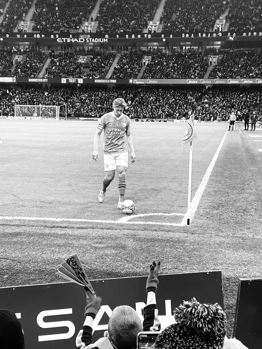 vcook25's tweet photo. @ManCity @KevinDeBruyne Good to have Kevin Dog back 
🙌🏻🙌🏻🙌🏻👕⚽️👕 https://t.co/HqWM9RYrnh
