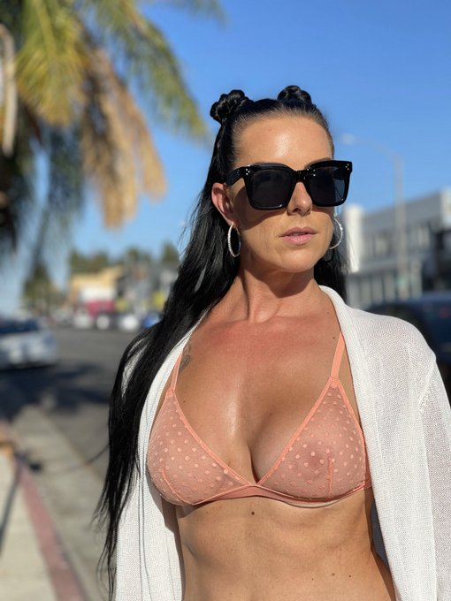 Guess where I am in 2 days :) right BACK HOME #LosAngeles https://t.co/xZrCvWTsLU<a href="/tag/losangeles"class="tags"><span>#losangeles</span></a>