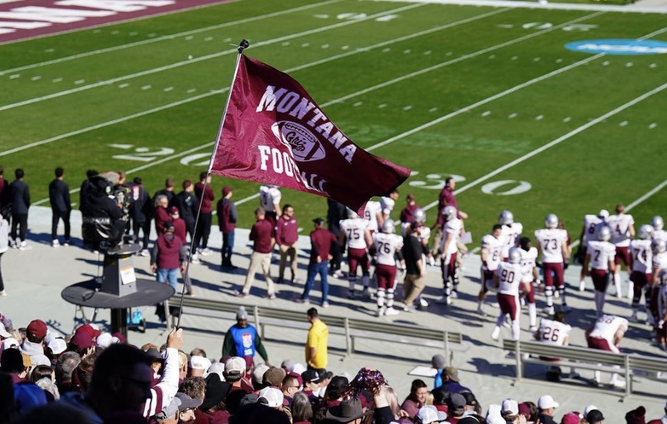 SethBodnar's tweet image. No Grizzly should hang their head today. Beyond proud of the @umontana Grizzlies and their heroic run this season, fighting every inch of the way to the #FCS Championship. Thank you #GrizNation @UMGRIZZLIES @MontanaGrizFB players, coaches and staff for a magnificent season.