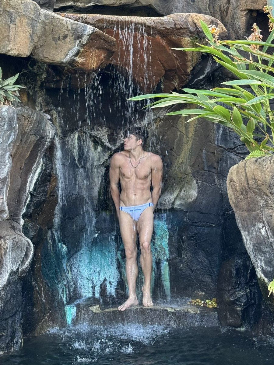 Kiss me under the waterfall 😘