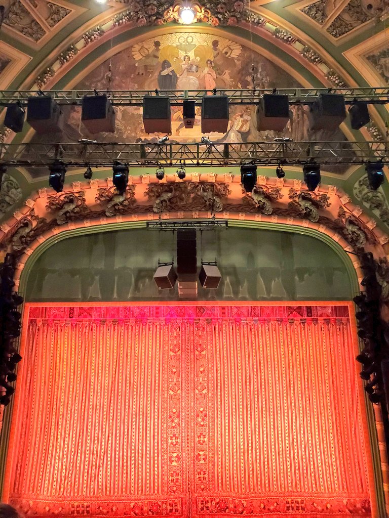 garimaayaawanna's tweet image. First time seeing a Broadway show today and it was such a wonderful experience. Worth every penny. 🧞🪄

Just wish the seatings have a bit more space and the little girl behind me wasn't kicking my chair 2.5 hrs out of 3 hrs I was sitting there. 😅

#Aladdin 
#BroadwayShow