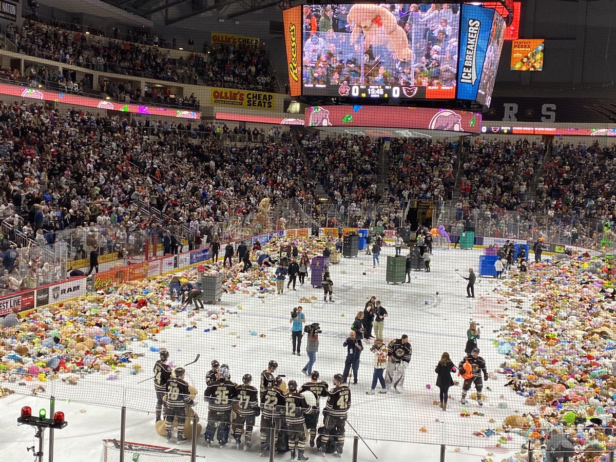 .@TheHersheyBears lead 50k to 0, but only 1-0 on the scoreboard. #HBH #HBBC