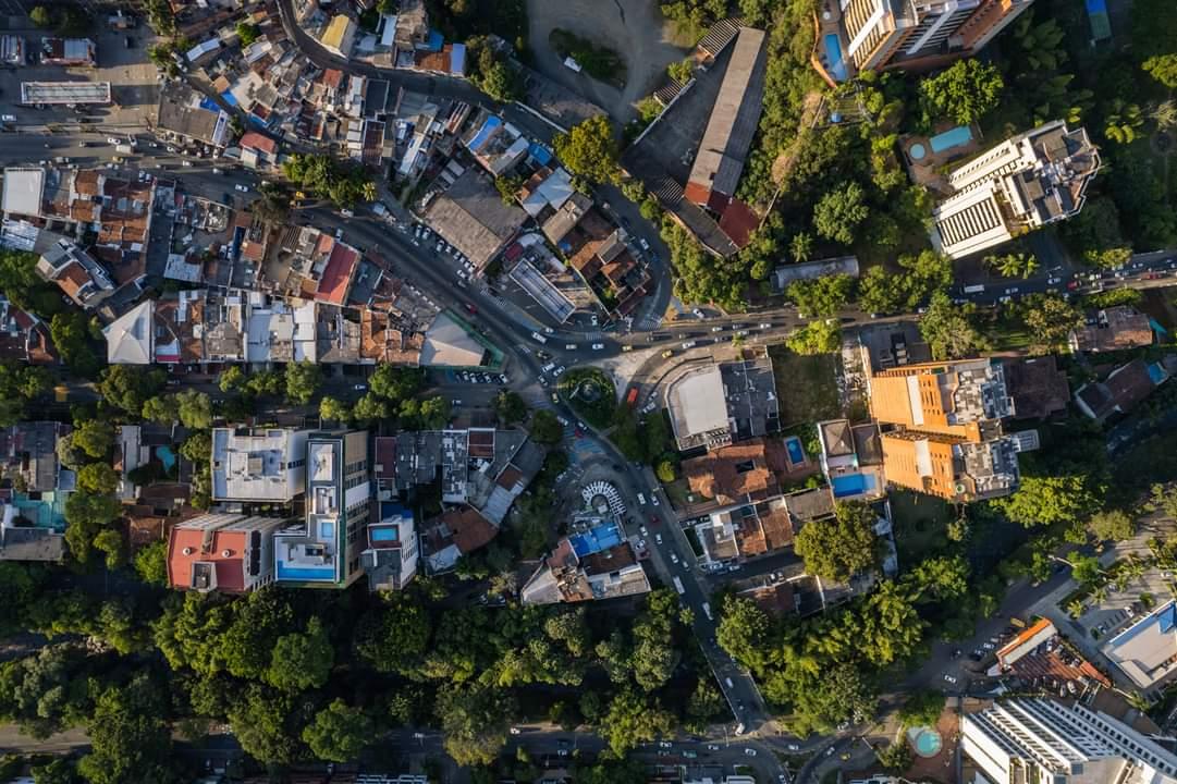 OrgulloCaleno's tweet photo. Espectacular vista cenital de una zona muy transitada de #CaliCo, alguien me dice donde es?
Foto: Daniel Jaramillo A - Fotógrafo https://t.co/9r6QcVwfsl