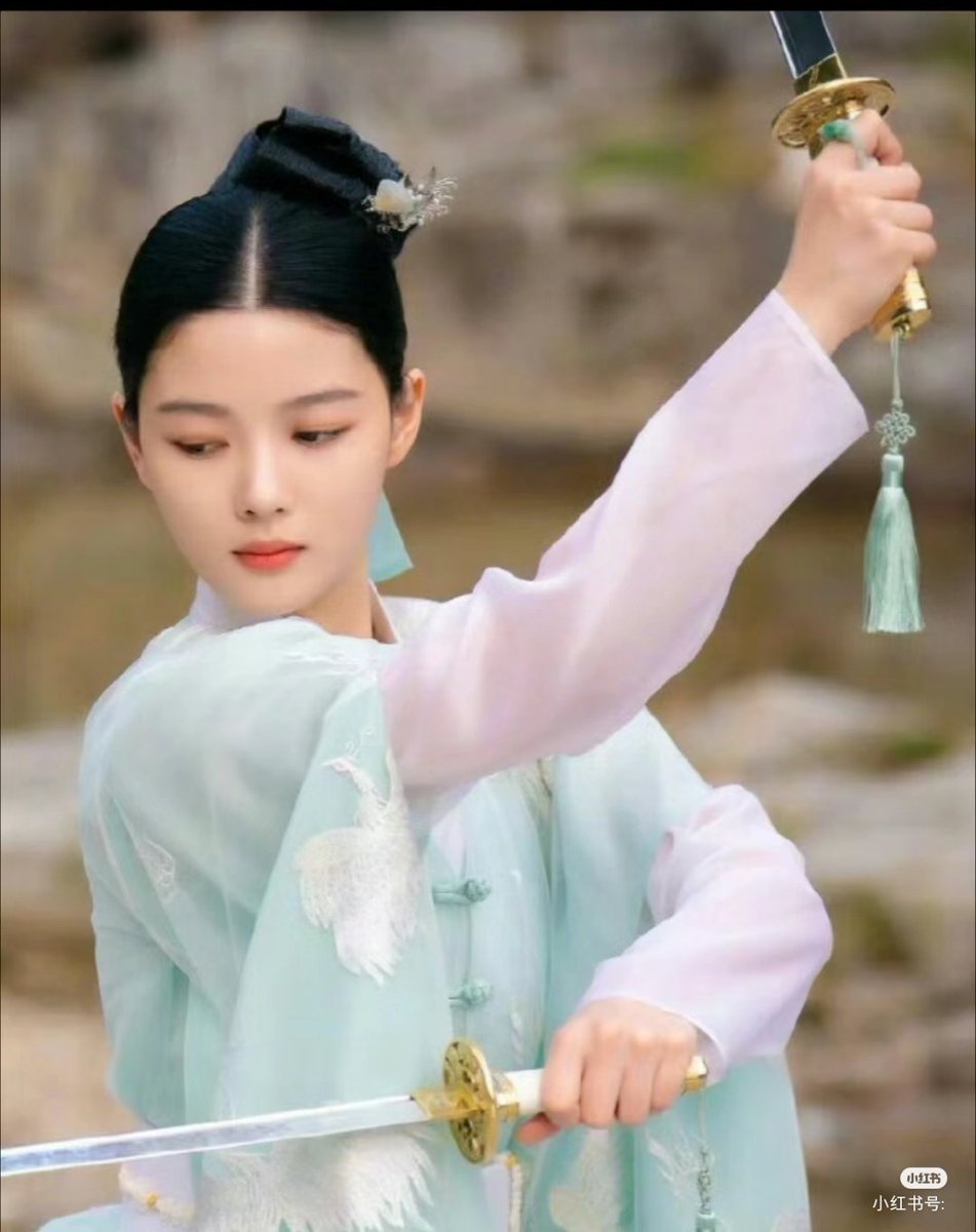 buluoxinghai's tweet photo. Hanfu-style clothing appeared in the Korean drama "My Demon". Hanfu style clothing, buckles, Chinese knots... If someone blindly says this is the "Hanbok" style, I really want to slap them in the face with a brick🙃
#culturalappropriation #韩国起源说 #朝鮮起源说 https://t.co/R6sSIl7s15