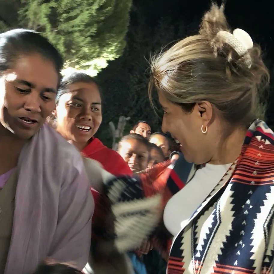LoreCastilloLop's tweet photo. Que gran momento vivimos el 6 de Enero en la partida de Rosca y con la visita de los Reyes Magos en la parroquia de San Pedro de Cuayuca de Andrade.
Gracias a todos por acompañarnos.
#Puebla #Cuayuca #todosconlore https://t.co/BrohO4zOaY