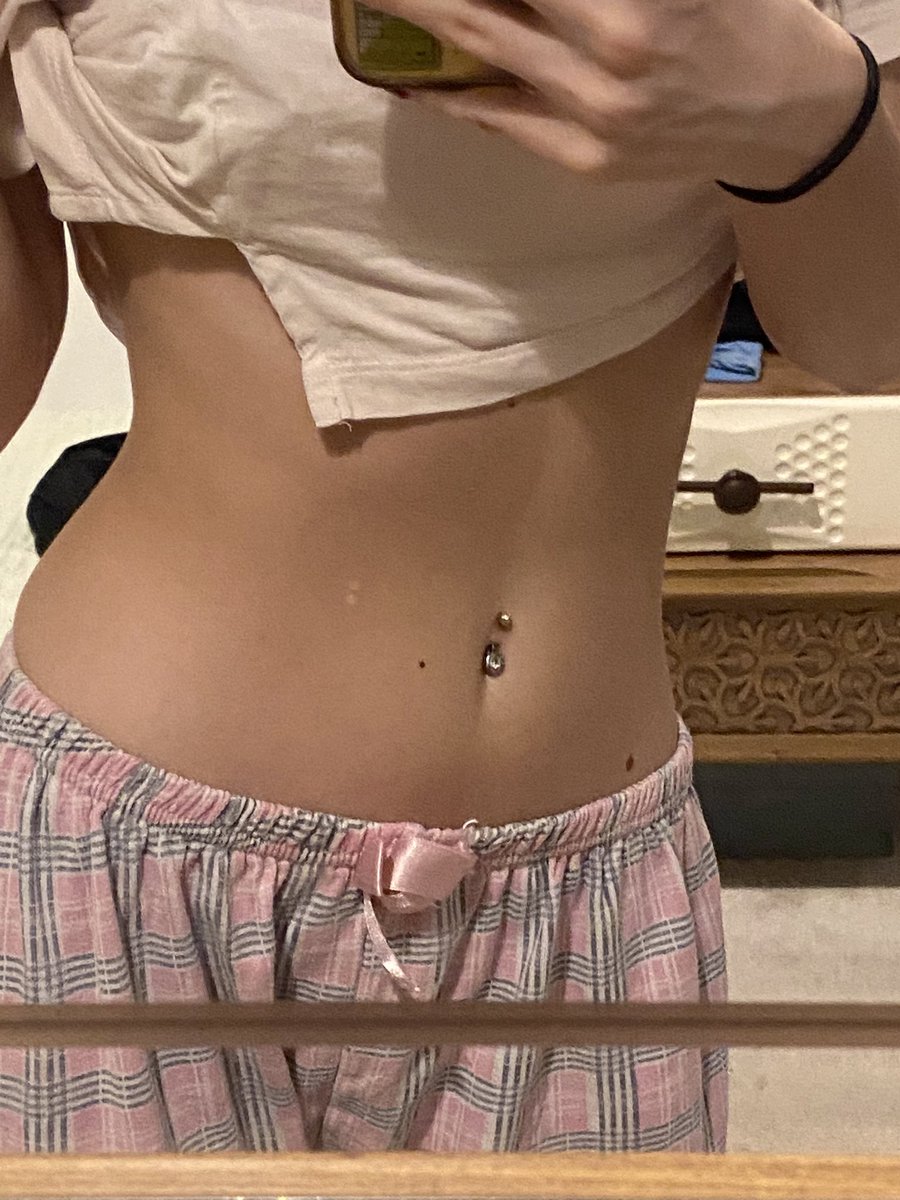 bot my belly pierced almost a month ago but here is a reveal bc i love ittttt