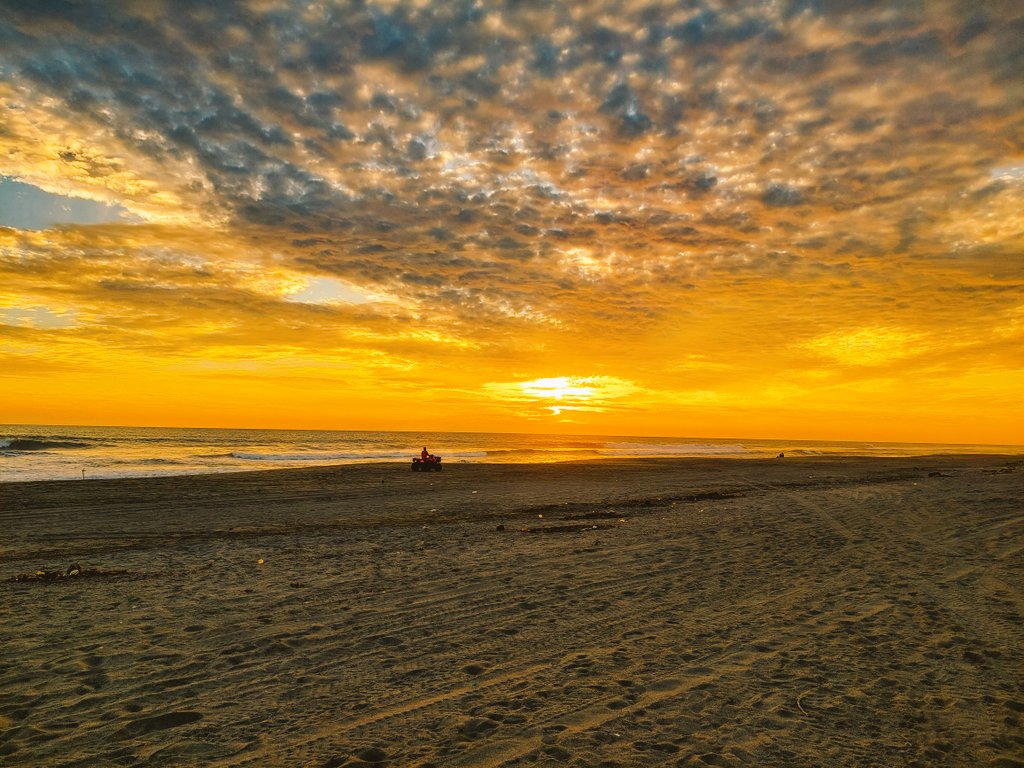 Disfruta de los mejores atardeceres en #Guerrero.
Visita el #HogarDelSol ☀️