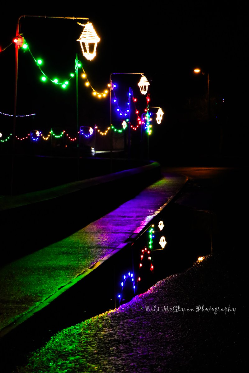 Bibimcg's tweet photo. Ramelton really put the effort into their Christmas lights.#Donegal #ramelton #christmaslights #bibimcglynnphotography https://t.co/5d7HOraxOS