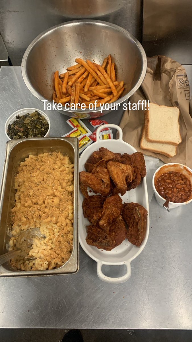 Cristiano_Mena's tweet image. Take care of your staff!!
#truecooks
#familymeal