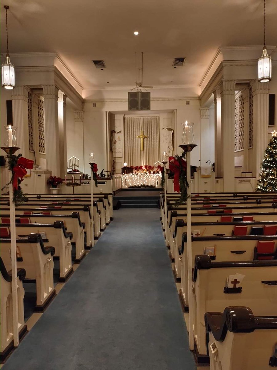 First Presbyterian #Lambertville #Indiana sanctuary adorned for Christmas Eve worship 2023.
#sanctuarySunday 
#Presbyterian #pcusa @LincolnTrails #Christmas2023 #ChristmasEve #Advent