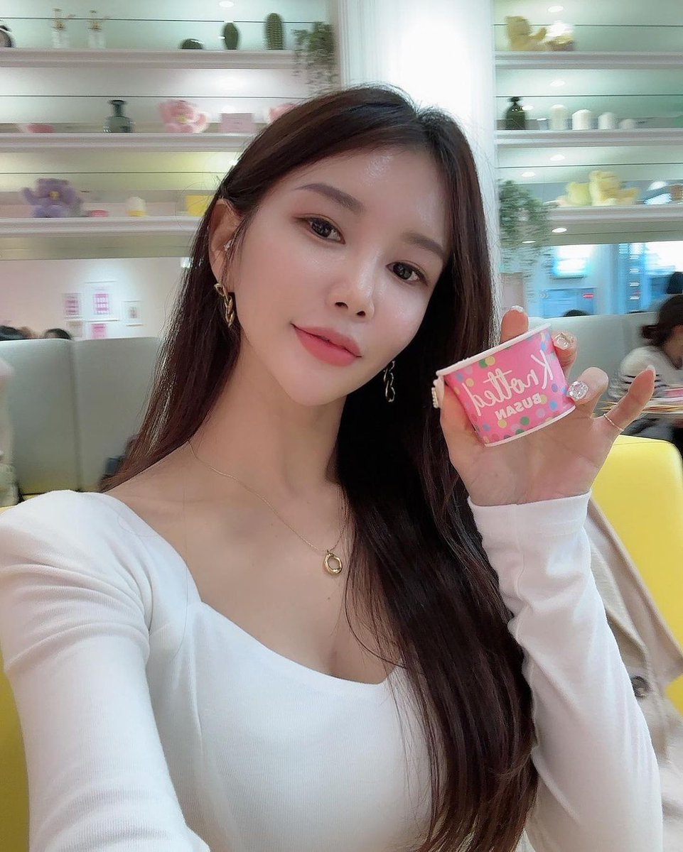 Even if the line is long, get in line. I was perfect #2 and was lucky enough to get in without waiting!