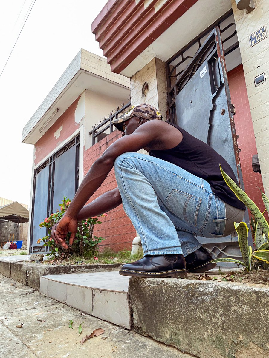 Si tu es intéressé par des dr.martens fait moi signe