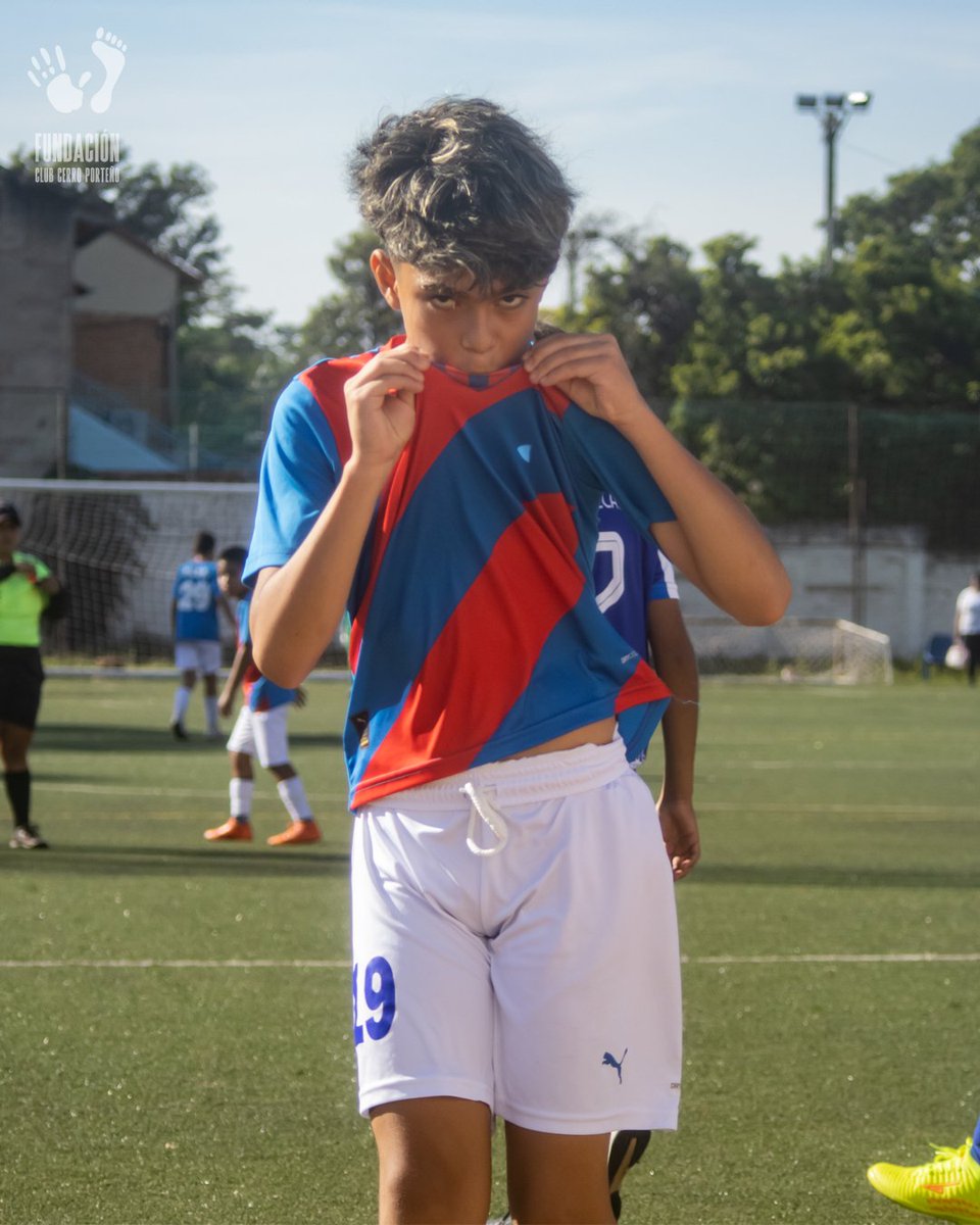 FCCPoficial's tweet photo. #KuarahyCup2024🏆🔵 | Categoría 2012

Cerro Porteño derrotó 4-3 a Futuras Estrellas por la 2da. fecha del Torneo Kuarahy 2024, los tantos fueron convertidos por Enzo Bello (2), Dylan Garcia y Gaston Medina 🌪

#FundaciónCCP🔵🔴 https://t.co/gNIOi5IP6v