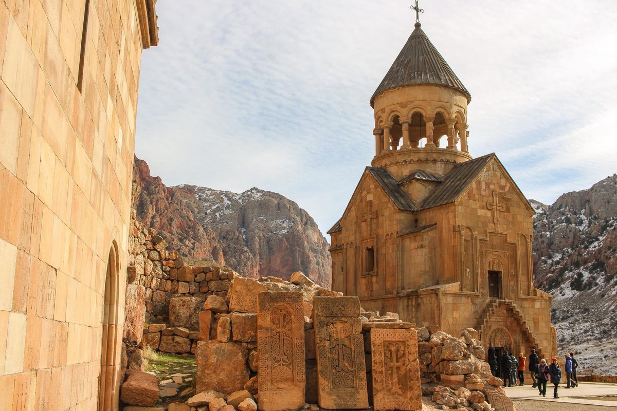 lio___m's tweet photo. Noravank ~ Armenia 🇦🇲 
The jewel of ancient Armenian architecture is a place where you can view this iconic landmark that shines different hues of red depending on the time of day (and season)

#Armenia https://t.co/jEV3UdNeFr