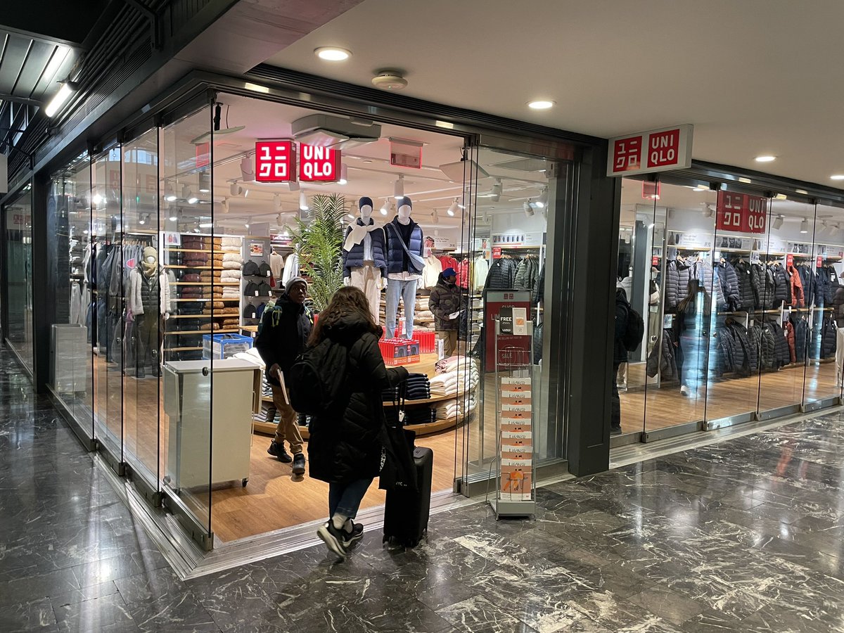 yitgordon's tweet photo. Just 39 hours till cult fried chicken chain Raising Cane’s opens and Union Station is already back, baby! Throw a Tatte in and this will be America’s busiest train station in no time! https://t.co/mSZmKjVBhF