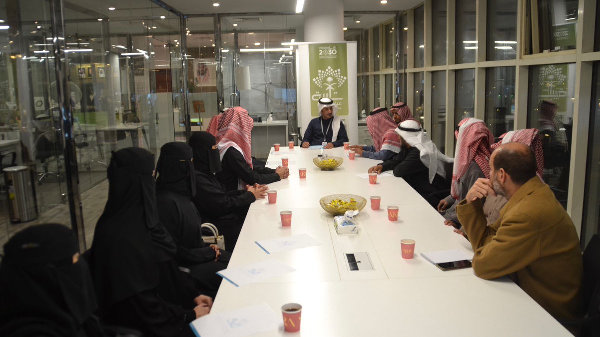 l_hailv's tweet photo. تشرف رئيس وأعضاء النادي  بزيارة #مبادرة_تلبية@talbiyaKSA بمنطقة#حائل والالتقاءبالمشرف العام أ.#رضا_النايف للتعرف على المبادرة وجرى من خلال الزيارة التعرف على إستراتيجية ونموذج عمل المبادرة وبحث سبل التعاون للعمل معاًعلى تسريع تحقيق مستهدفات برامج #رؤية_السعودية_2030 https://t.co/v83jzUqmtc