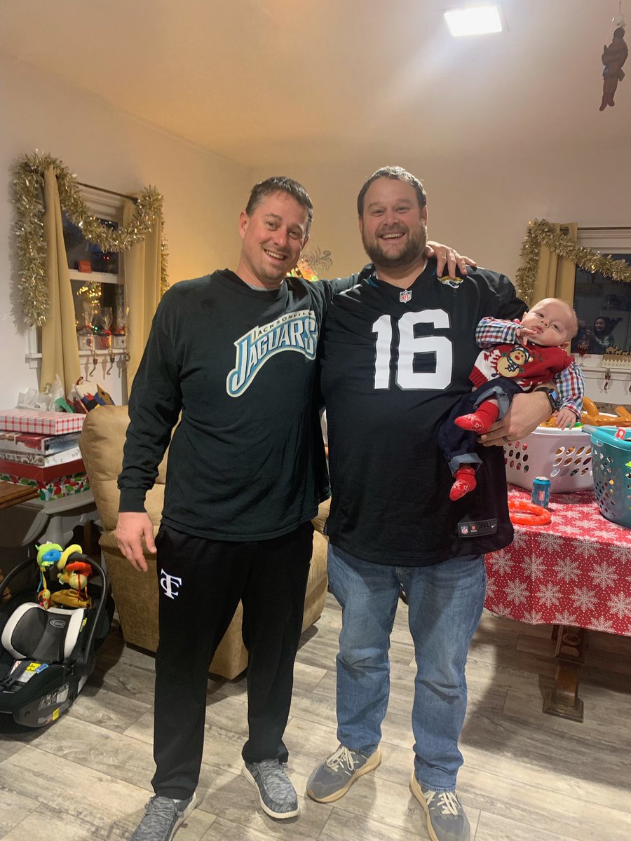 ryantjones85's tweet photo. @rj3wvu @CWatson51 @EmmanuelAcho Weird the guy was a jags fan last week now he’s a bandwagon steeler fan again https://t.co/RW71am3wXD