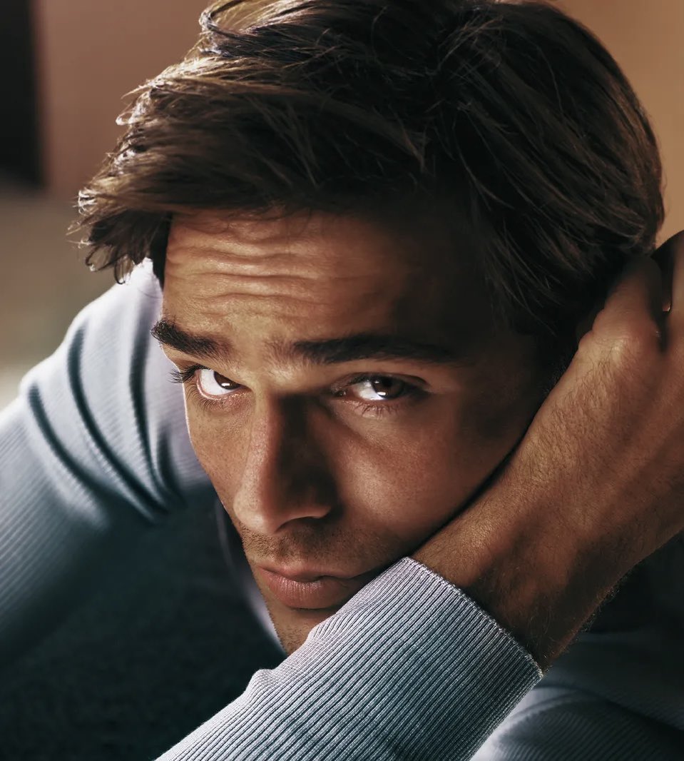 FilmUpdates's tweet image. Jacob Elordi is rumoured to be replacing Andrew Garfield in Guillermo del Toro’s ‘DR. FRANKENSTEIN’ due to scheduling issues. 

(Source: showbiz411.com/2024/01/07/mon…)