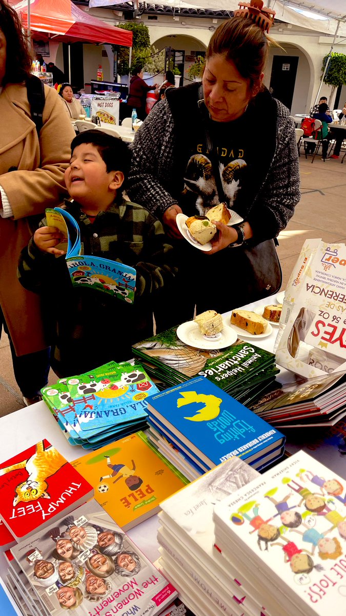 <a href="/CFTunion/">CFT</a> <a href="/AFTunion/">AFT</a> <a href="/jjramz/">Juan Ramirez</a> Fostering the love of reading w/ one book at a time part of the <a href="/AFTunion/">AFT</a> Reading Opens the World literacy initiative. Students &amp; families walked away w/ a #diverse #Bilingual book <a href="/FirstBook/">First Book</a> #SolutionsforKids