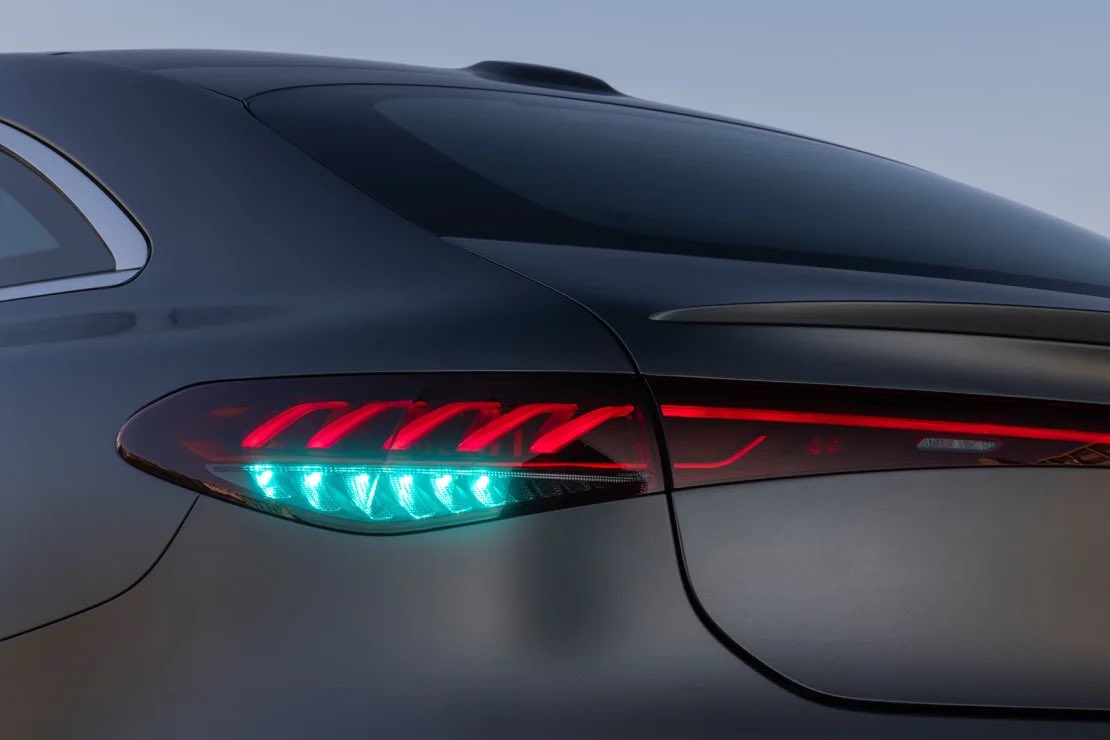 Is this the first example of a formally approved external human-machine interface for autonomous vehicles? “Mercedes adds a new car light color: Blue for self-driving” edition.cnn.com/2023/12/19/bus… #hmi #ehmi #hci #autonomous #urbanrobotics