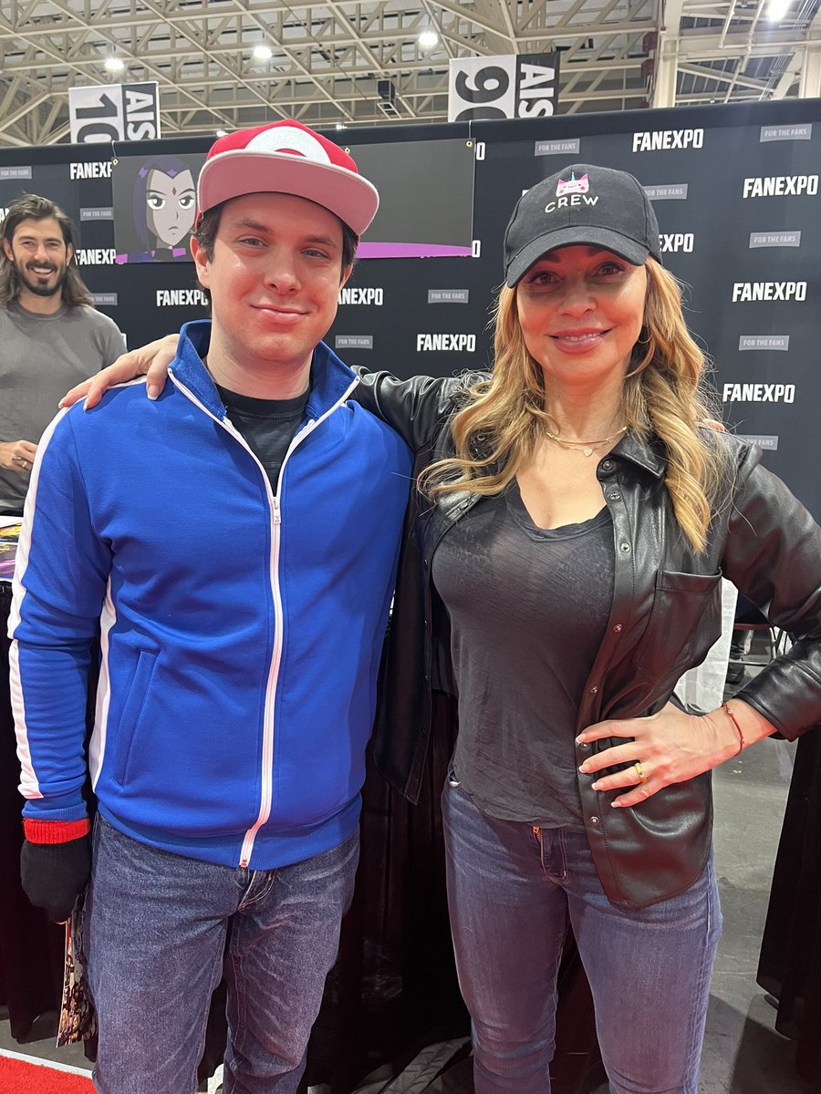 TheZarikChannel's tweet photo. Got to meet five (that’s a good number) amazing people today!  @SteveDownes117 @tarastrong @sarahnatochenny @SarahWiedenheft and @airzach was nice enough to have a long talk about future careers! 😭🙌🏻 https://t.co/ziQrwJZVx0