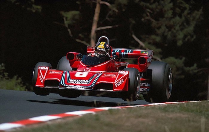 juanjoabsolut's tweet photo. Dedicado a @JavierOyarbide 😢 8 de enero, volviendo a la rutina, y en los #RacingSeventies nos saluda #CarlosPace en #Nurburgring, 1976, a los mandos del Brabham BT45, donde fue 4º @historacing @LM__ @VicarioMartin @Jose_ArmandoGH @horacio_porta https://t.co/ue7JYqbCDi