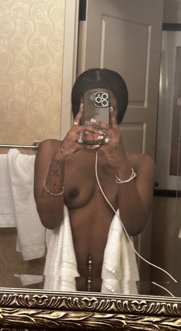 😏 Just Because. https://t.co/zZpFYKjsbj<a href="/tag/itstillmovetho"class="tags"><span>#itstillmovetho</span></a>