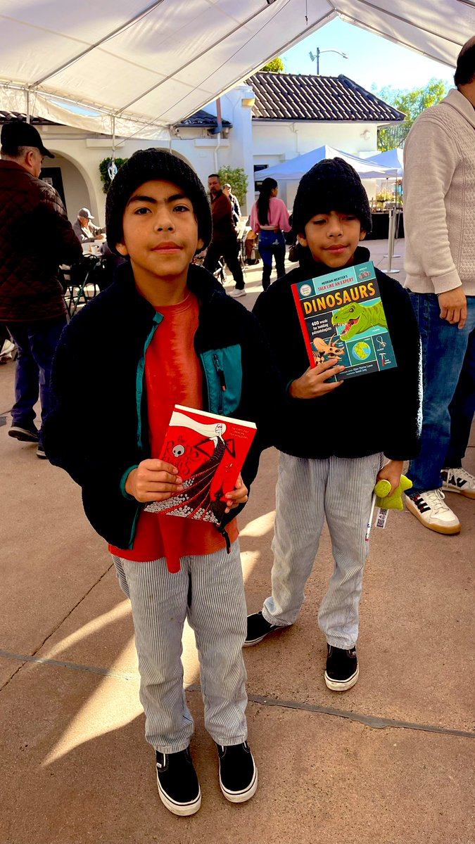 profe_c's tweet photo. @CFTunion @AFTunion @jjramz @FirstBook Celebrating día de Reyes! W/ a community event for the whole family. Parents received information on the requirements to become a U.S. Citizen while kids took a book home &amp; piece of Rosca 📚 🍞 @AFTunion @CFTunion https://t.co/swG4CcjECh