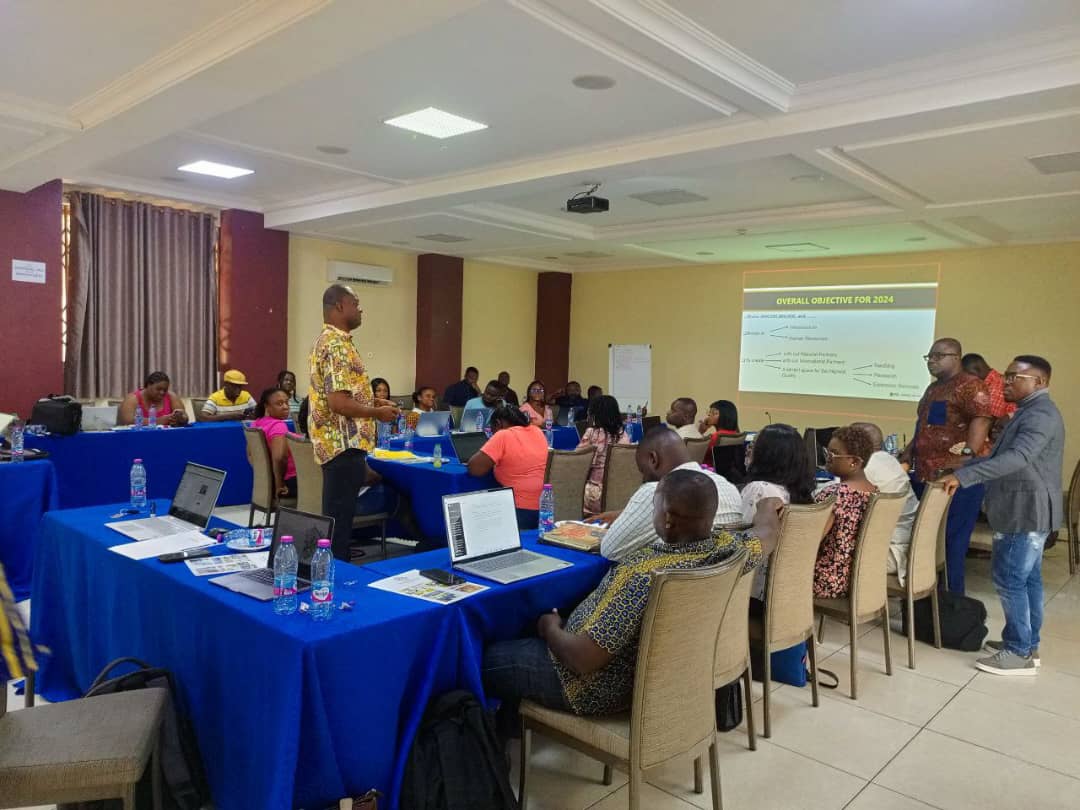 UG_SchoolOfLaw's tweet photo. Starting the year right 😉 with pen to paper 📝. Mapping out plans and strategies 💡 for the growth and progress of UGSoL 📈. #BetterIsComing #UGSoL #StaffRetreat #SchoolOfLaw #LawEducation https://t.co/IKEVCrj39K