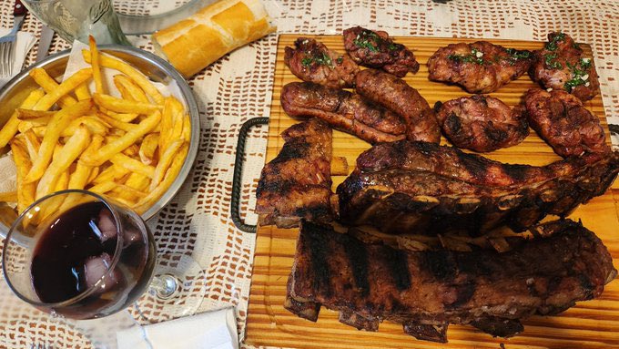 ziberiaI's tweet photo. 100% a favor de acompañar el asado con papas fritas. No existe algo mejor que esto. https://t.co/pS0vK8pDPV
