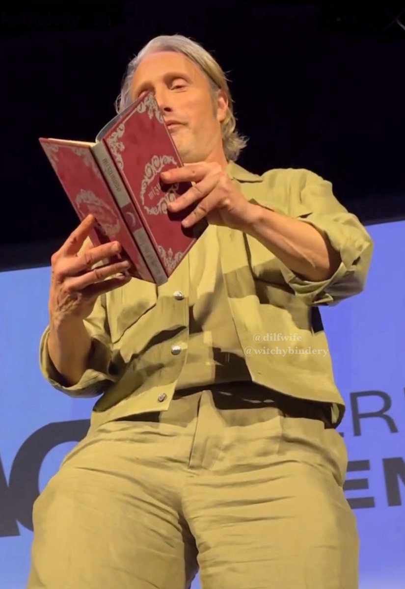 witchybindery's tweet image. Hi I gave Mads a hand bound script book of Mizumono and WotL and almost passed out and it was amazing and he SHOOK MY HAND AFTER! 🫠 Thank you so much @dilfwife for getting the video! The whole day was unreal 😭🫰🏻
