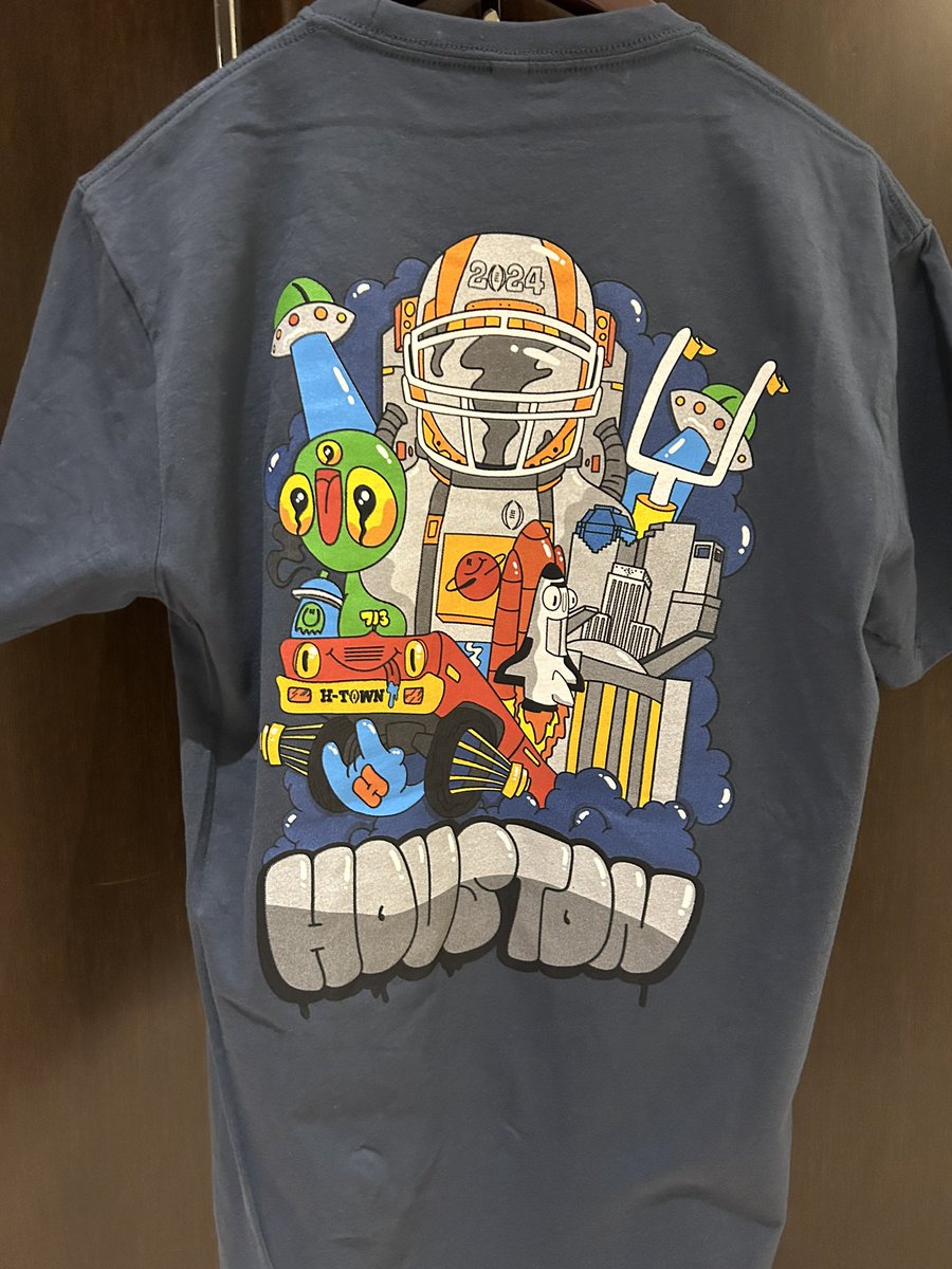 So fun to partner with <a href="/CFBPlayoff/">College Football Playoff</a> and local artist <a href="/_NickyDavis/">nicky davis</a> for an interactive art installation at CFP Fan Central as well as unique Houston-themed merchandise specially designed for the Championship.