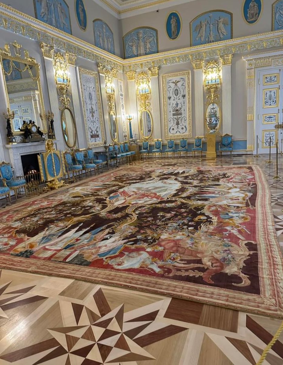 Olgamur92785271's tweet image. Для тех кто не знает:
этот ковер  был подарен Екатерине Великой турками после поражения в Крымской  войне 1774  и записано в летописи,что Крым отдается России навсегда !