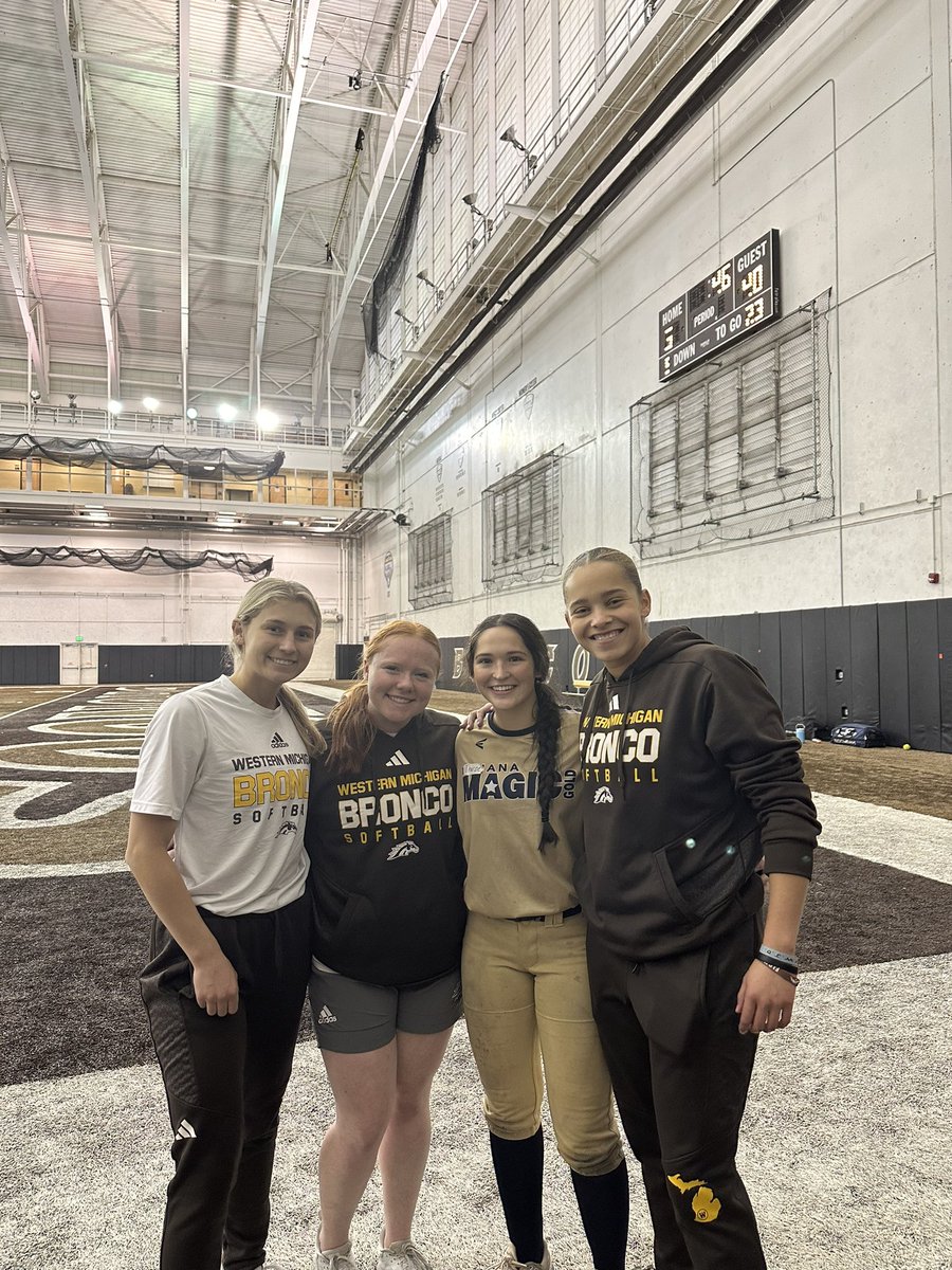 Had a blast at @WMUSoftball camp today!!! Thank you to all staff and players for making this possible. Loved being able to see @evans_gabbie outside of lessons too! @Coach_FLEETW00D @CoachErikaWhitt @marleewilson