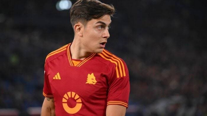 According to TuttoMercatoWeb, Chelsea want to make use of Dybala’s release clause which is now active and can be triggered by submitting €12 million (the fee valid for foreign clubs). {Roma Press}