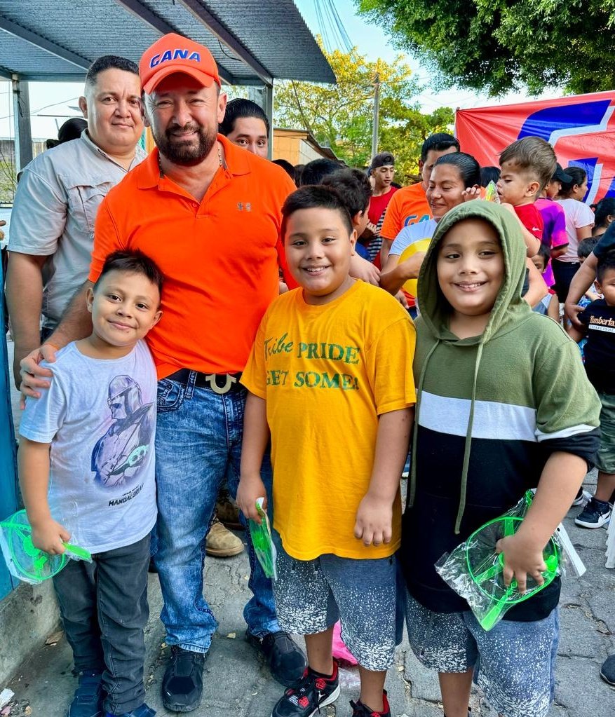 GGallegos24's tweet photo. @nayibbukele Agradezco el apoyo y el cariño de las familias de la colonia #DuarteMeléndez, de #Soyapango https://t.co/xQ2e1InSaU