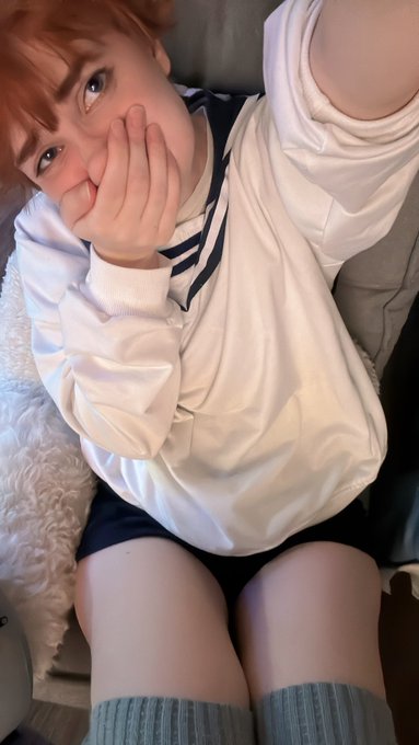Thigh highs keep me warm in the winter :3 https://t.co/drFuQ36vzf