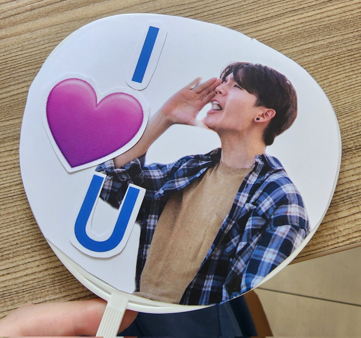 hanshing1869's tweet photo. Thank you JimmySea for coming to Taiwan.
 I hope you have a good time at  everything.
Thank you P'Jimmy for giving me the "I love you" gesture.
Thank you N'Sea for giving me a wink.
We made an appointment to see you again!
#JimmySea1stFMTPE
#JimmySea @jimmyyjp_ @Sea_tawinan https://t.co/hNFWf2v9JF
