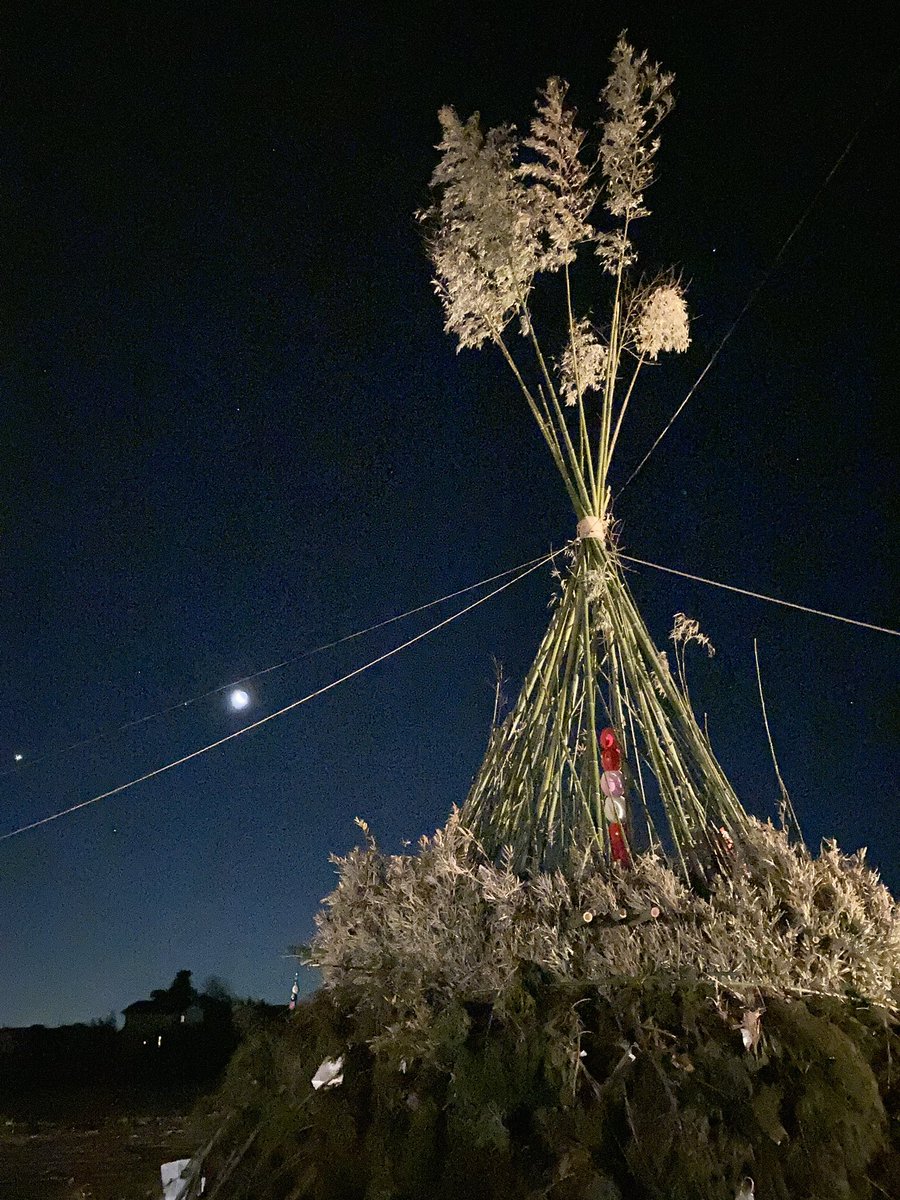 buchibianchi's tweet photo. 新しい年を迎えて1週間。
今年やったこと。

・家族と親戚とおせちを食べた。
・どんど焼きを実施した(お手���い)
・道祖神祭りのお手伝い
・初売りに行った
・家計について考えた
・クレジットカードについて勉強した
・西郷孝彦先生の本を読んだ
・1人でステーキを食べに行った
・書き初めをした https://t.co/blSp6Gen4B