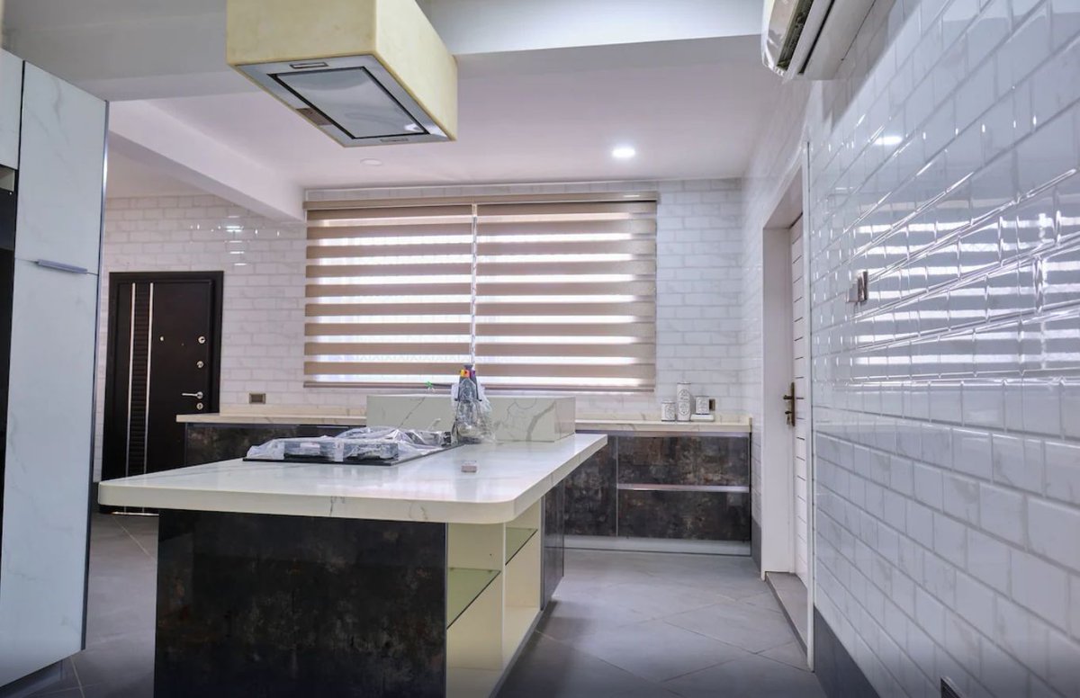 dott_stays's tweet image. Say #Hello to this #Luxurious #5bed #villa in #Accra, #5mins from the #beach. This Luxurious #home also has #4receptionrooms, #5bathrooms &amp;amp; a #chefs kitchen with a separate kitchenette.

To book or enquire, quote Ref: EX/LAV👉buff.ly/3wJhaYE

#Africahomes #holidayhome