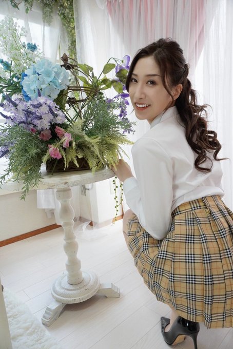こちらのスタジオ、 去年いっぱいでなくなってしまい さみしいです🥲  今年も色々企てます😈! https://t.co/9TrunsdXgd<a href="/tag/%E3%83%9D%E3%83%BC%E3%83%88%E3%83%AC%E3%83%BC%E3%83%88%E5%86%99%E7%9C%9F"class="tags"><span>#ポートレート写真</span></a>