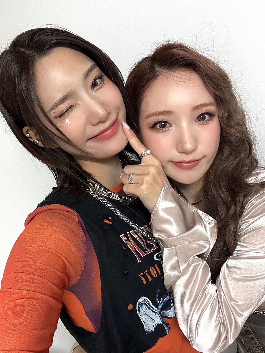 [시온🌸]
생일 축하해 미카 🫶🏻
데뷔하고 보내는 첫 생일! 더 의미있는 것 같아서 내가 다 설레ㅎ ㅎ 
행복한 기억만 가득한 하루 보내쟝 사룽해 💝 

#지니어스 #Geenius
#미카 #Mika #시온 #Sion