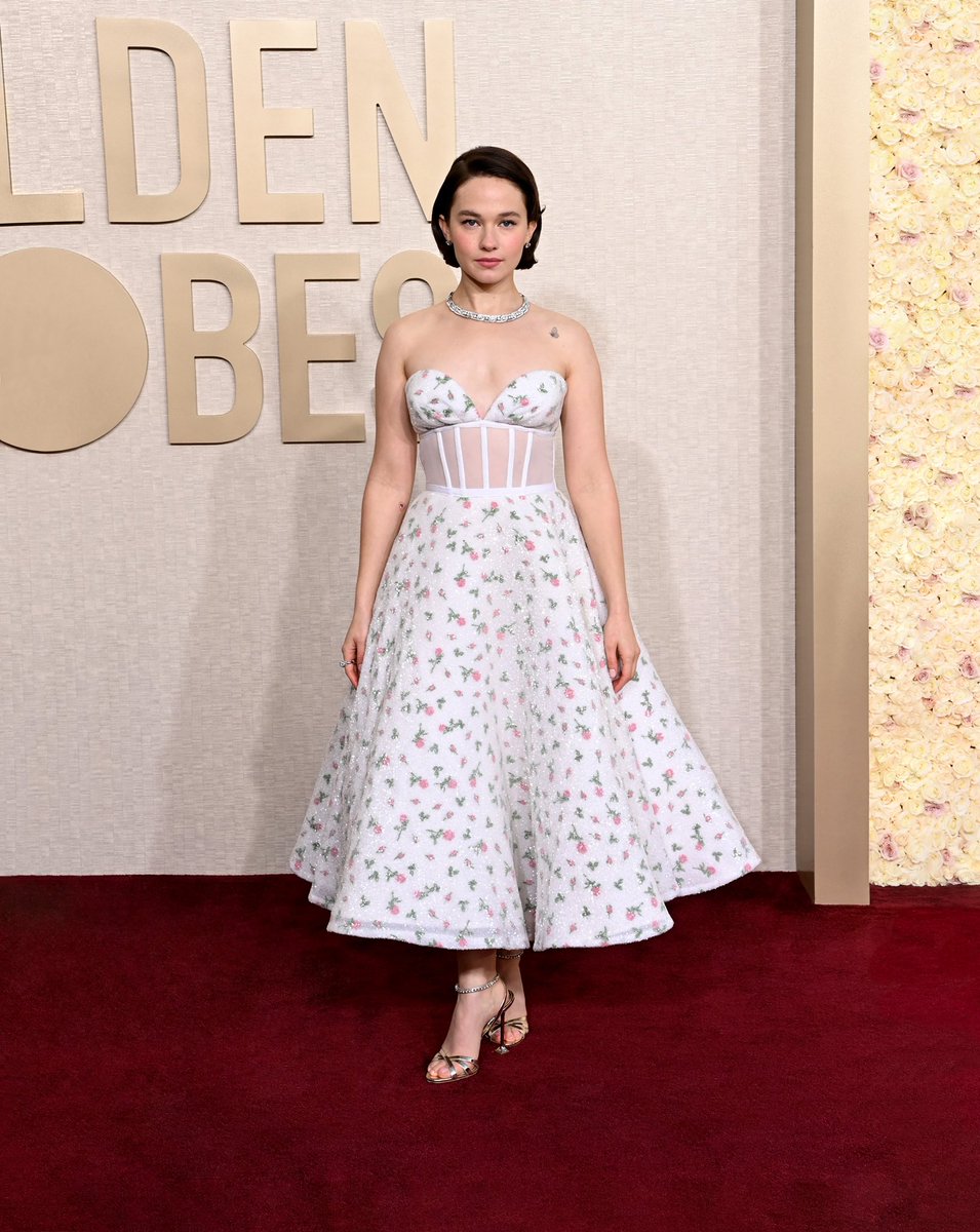 MIUMIUofficial's tweet photo. #CaileeSpaeny wore a Miu Miu white gown with all over floral motif and embroidered sequin detail, finished with gold leather sandals and a white satin clutch, while attending the 81st Annual Golden Globe Awards on January 7th, 2023, in Los Angeles, California.
 
#MiuMiuClub https://t.co/oUG4BsWSwF