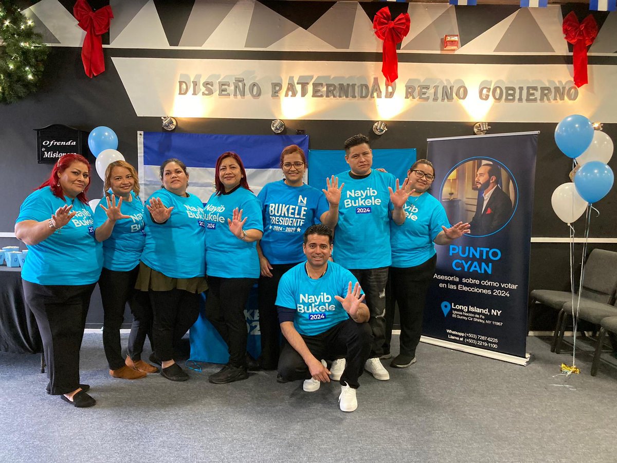 SalexNIsv's tweet photo. Nuestros hermanos salvadoreños visitaron, este día, los Puntos Cyan que están ubicados en diferentes partes del mundo. 🌎🇸🇻

Unidos fortaleceremos los cambios que nuestro Presidente @nayibbukele impulsa. 👊🏻
@XZablah 
@wendykclavijo https://t.co/Olv9u7AJxU