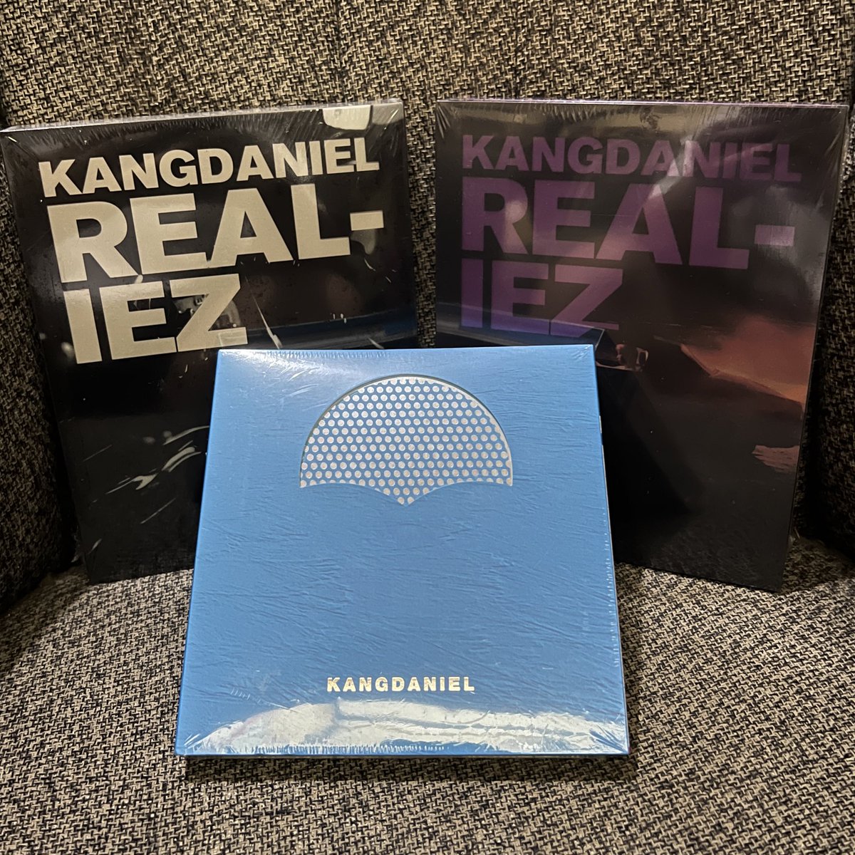 ihopedaniel's tweet photo. my very first @konnect_danielk albums have finally arrived!! tysm @randomkpop___ for helping me secure them 😊🫶 #randomkpop_feedbacks
#강다니엘 #KANGDANIEL https://t.co/2T9dOwSoQs