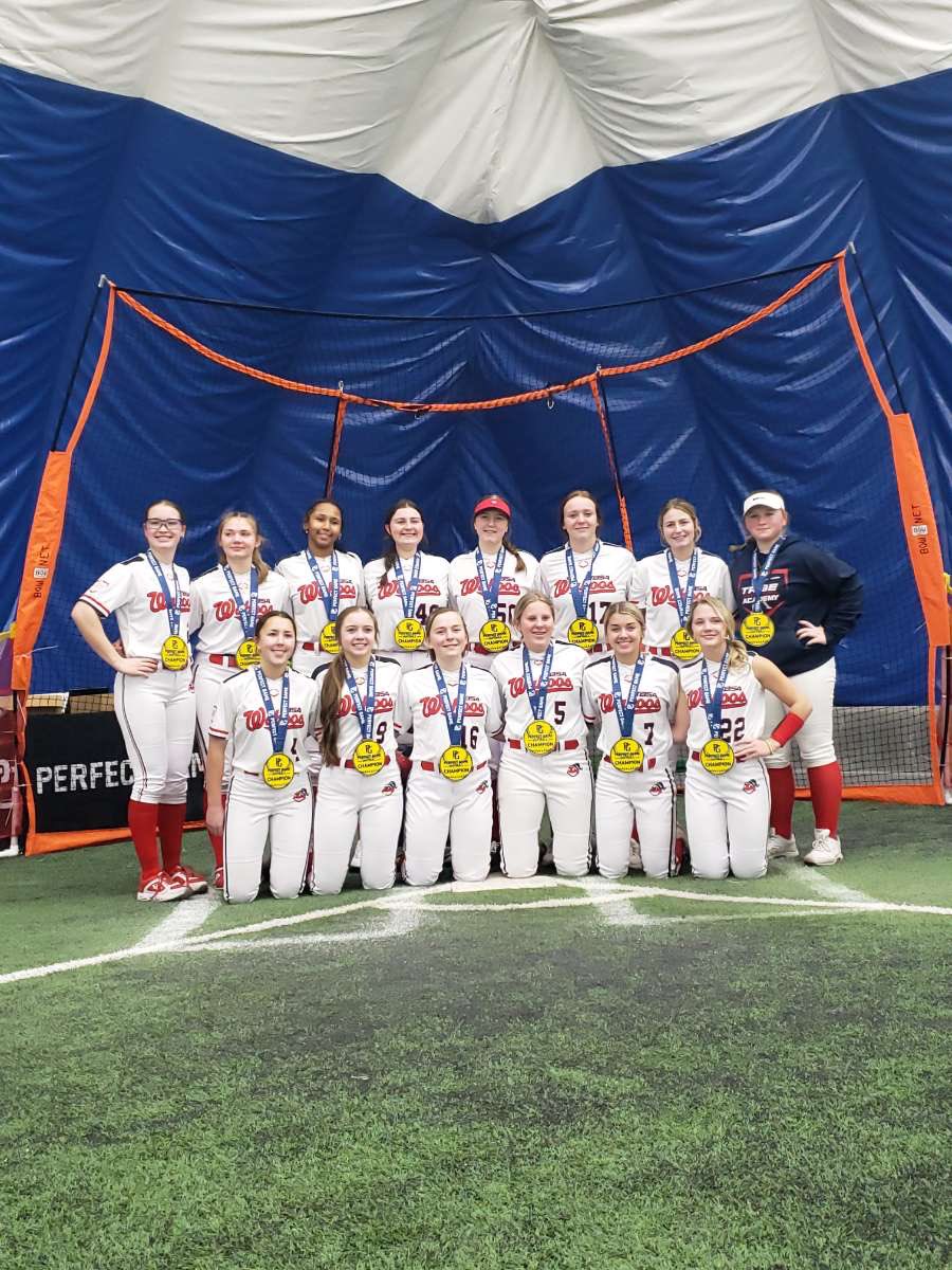 daci_walls's tweet photo. My TBSA Wahoos went 4-0-1 this weekend in Burlington, IA and are the PG Midwest Meltdown Champions! I batted .455 for the weekend and I hit a two run bomb! #7 of the fall/winter season! @TbsaWahoos07 @TopPreps @PG_Softball @SteveLeverton2 https://t.co/OVyAHnbU1P