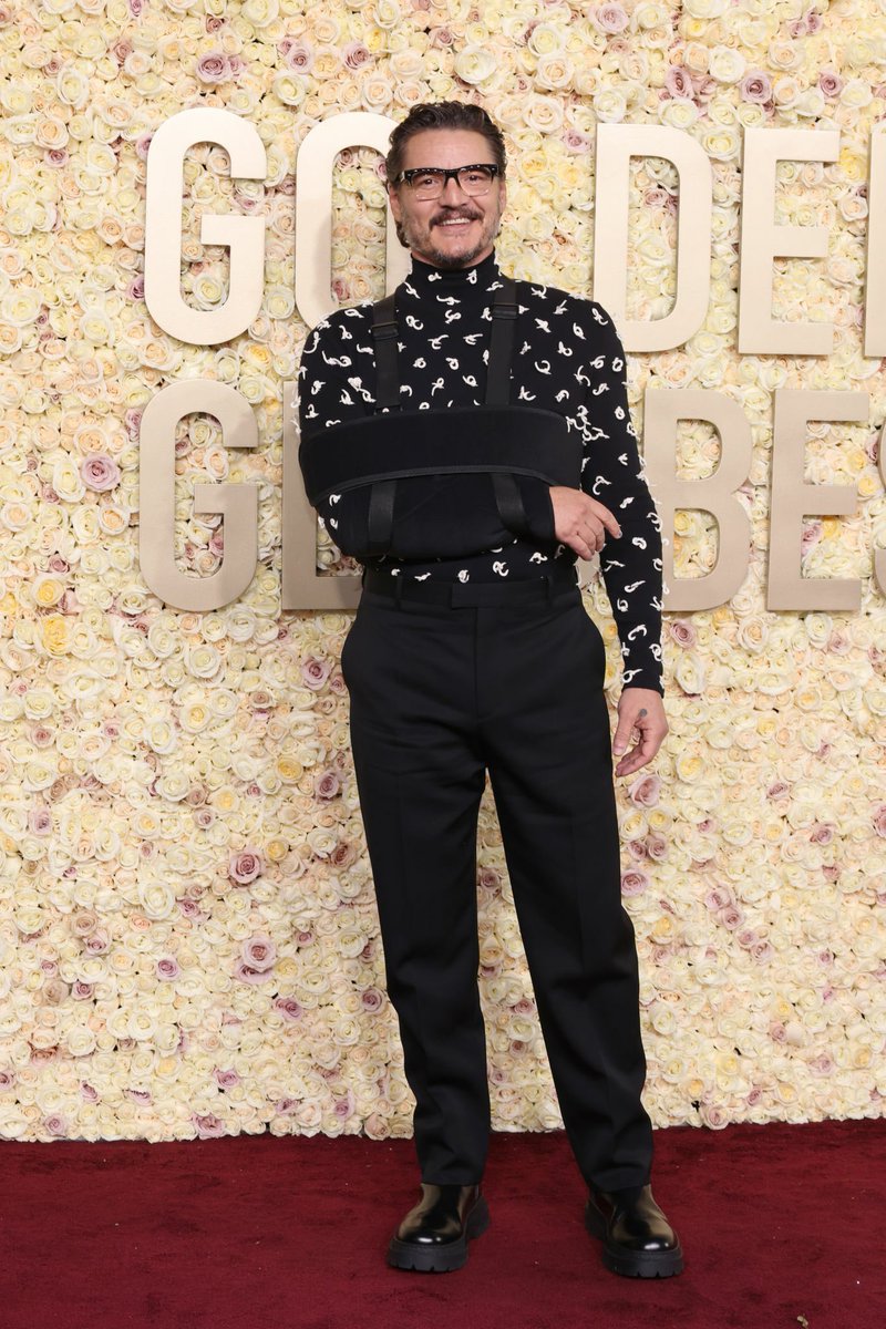 filmstofilms_'s tweet photo. Pedro Pascal attends the Golden Globe Awards. #GoldenGlobes https://t.co/ZoJuQM8FPN