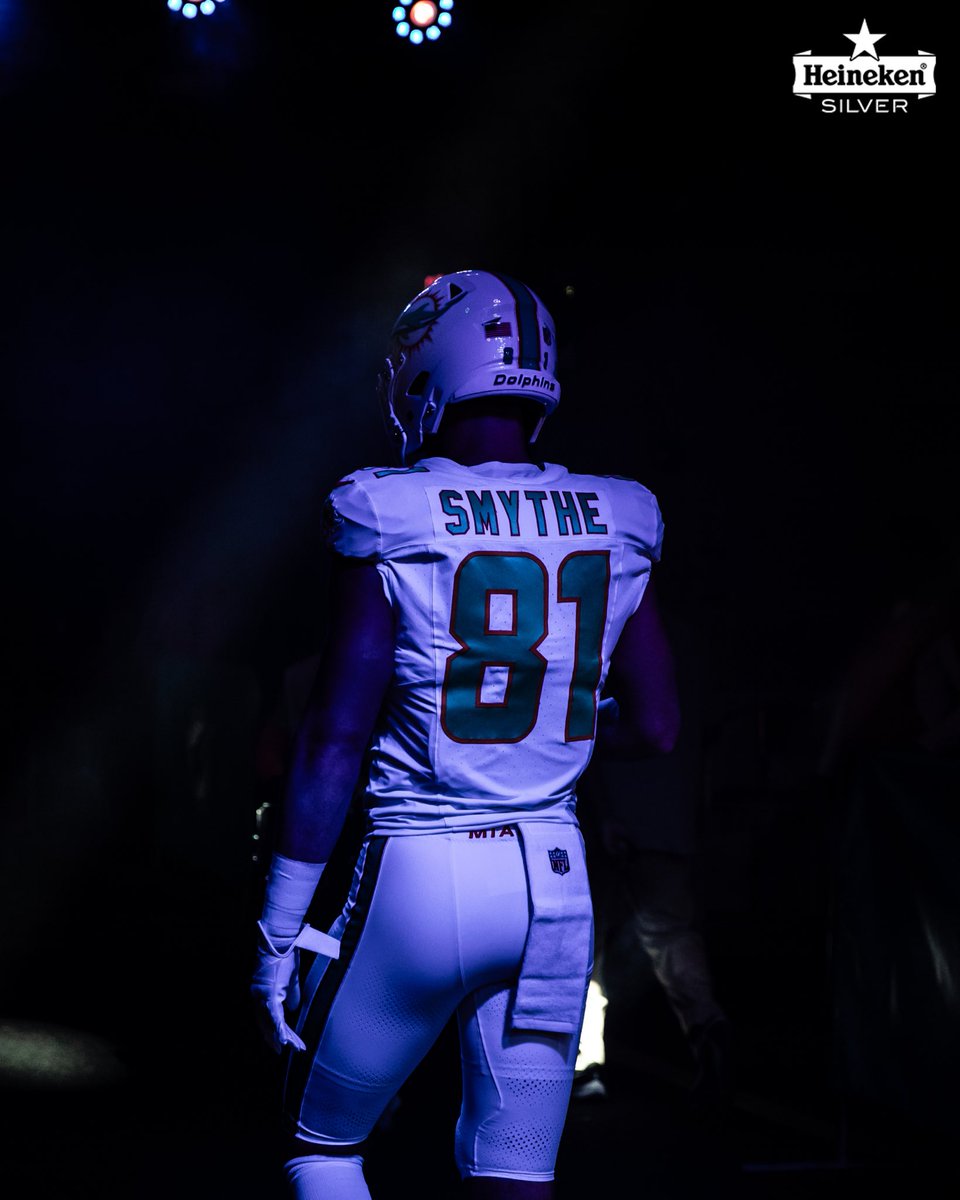 MiamiDolphins's tweet photo. Got that tunnel vision. https://t.co/lpeQIR2kzV